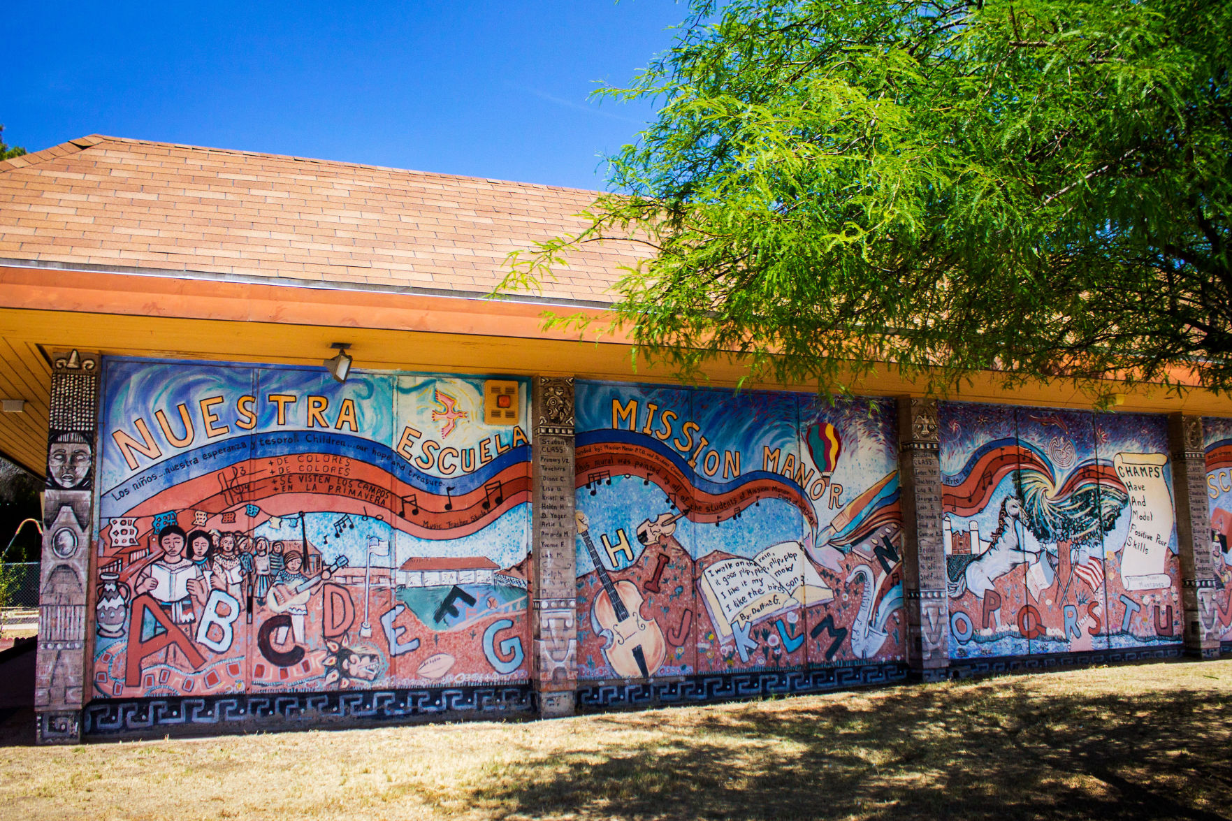 Mission Manor mural